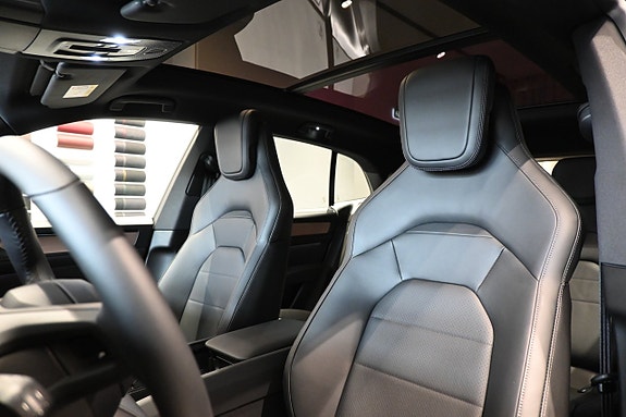 Porsche Cayenne 15 of 29