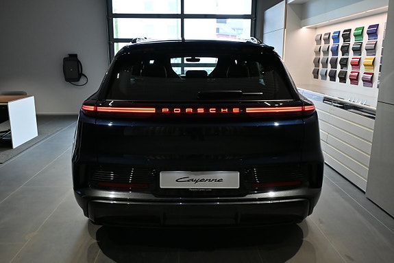 Porsche Cayenne 8 of 29