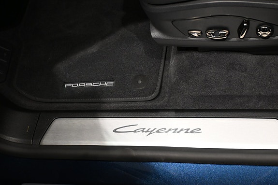 Porsche Cayenne 20 of 29