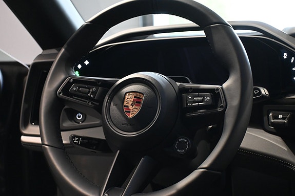 Porsche Cayenne 26 of 29