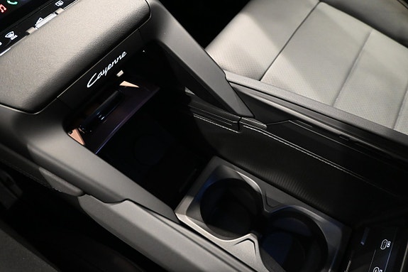 Porsche Cayenne 21 of 29