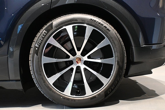Porsche Cayenne 7 of 29