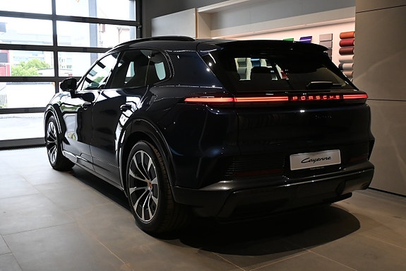 Porsche Cayenne 5 of 5
