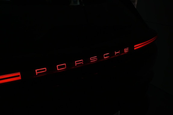 Porsche Cayenne 9 of 29