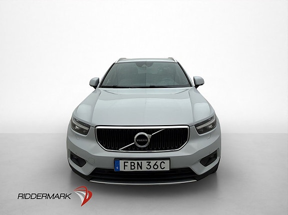 Volvo XC40 2 of 5