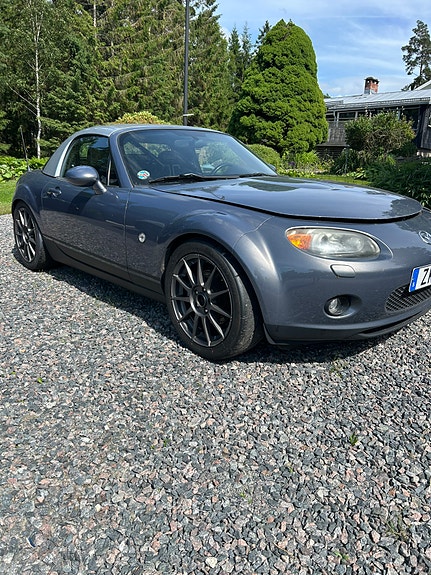 Mazda MX-5 2 of 4