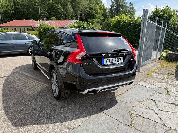 Volvo V60 Cross Country 4 of 5