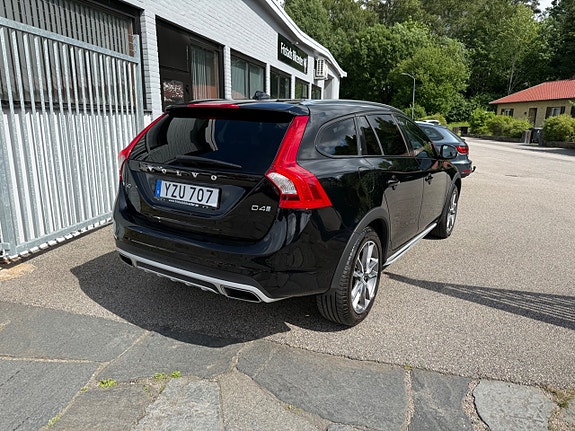 Volvo V60 Cross Country 3 of 5