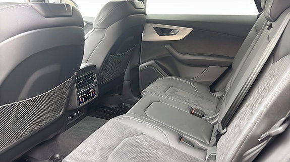 Audi Q8 12 of 23