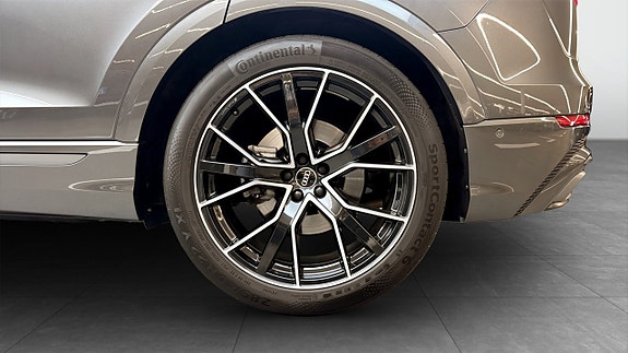 Audi Q8 6 of 23