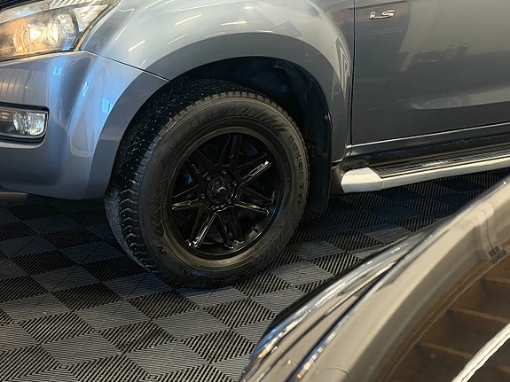 Isuzu D-max 9 of 30