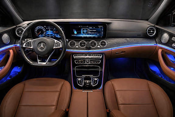 Mercedes-Benz E220 4 of 5