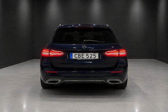 Mercedes-Benz E220 3 of 5
