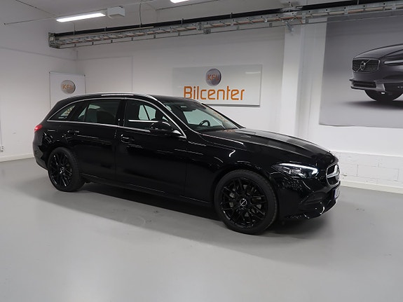 Mercedes-Benz C300 4 of 5