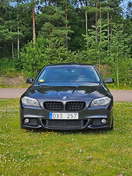 BMW 520d 2 of 5