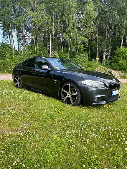 BMW 520d 3 of 5