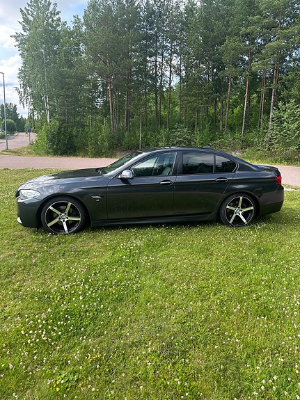 BMW 520d 4 of 5