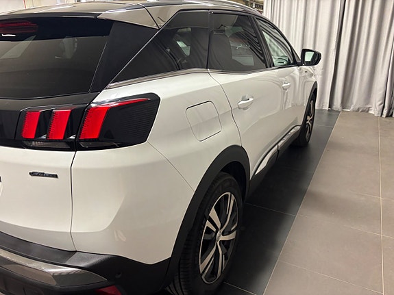 Peugeot 3008 4 of 5