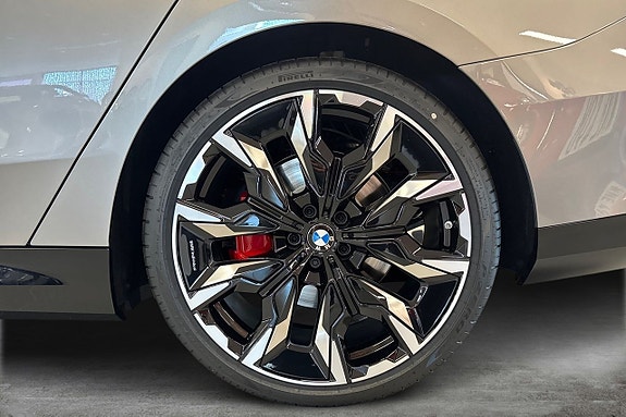 BMW 530e 14 of 17