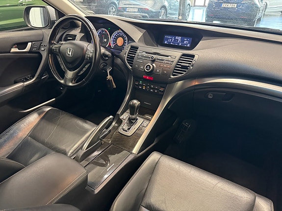 Honda Accord 11 of 25