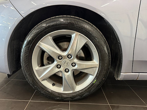 Honda Accord 19 of 25
