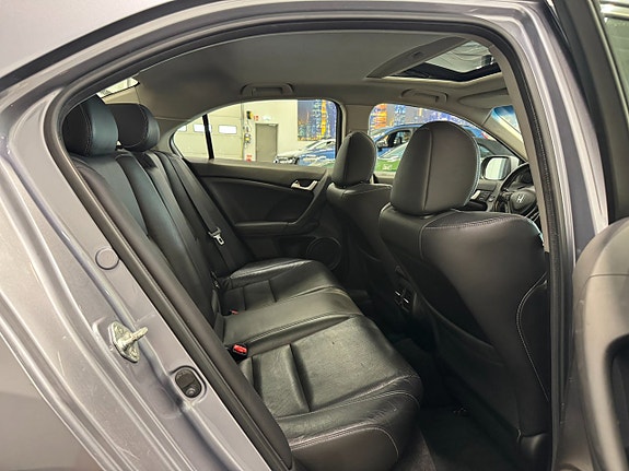 Honda Accord 10 of 25