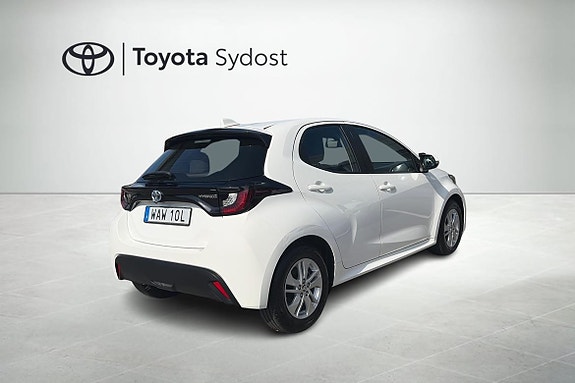 Toyota Yaris 3 of 5