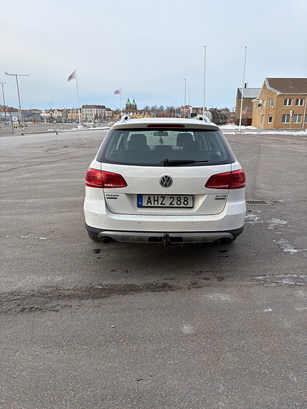 Volkswagen Passat Alltrack 4 of 5