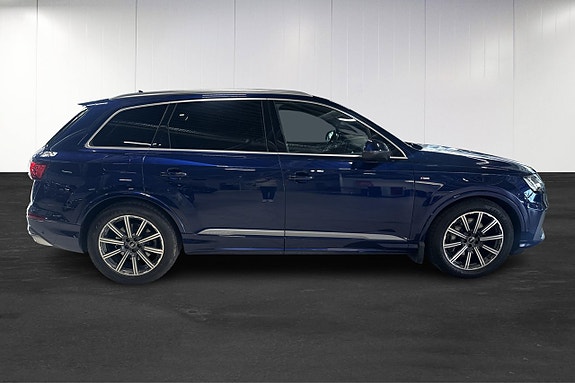 Audi Q7 4 of 5