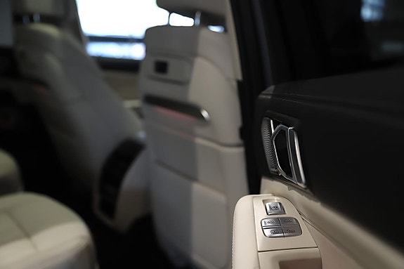 BMW X7 8 of 15