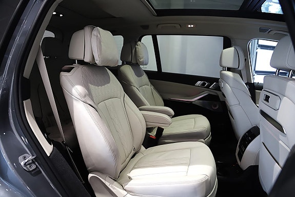 BMW X7 9 of 15