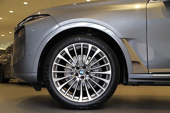 BMW X7 4 of 5