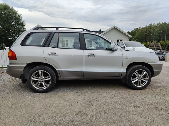 Hyundai Santa Fe 2 of 5