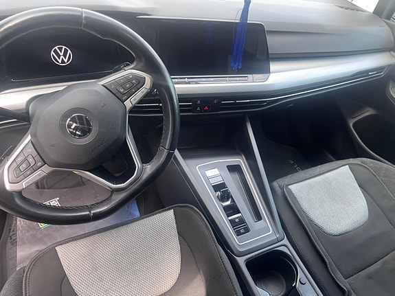 Volkswagen Golf VIII 3 of 5