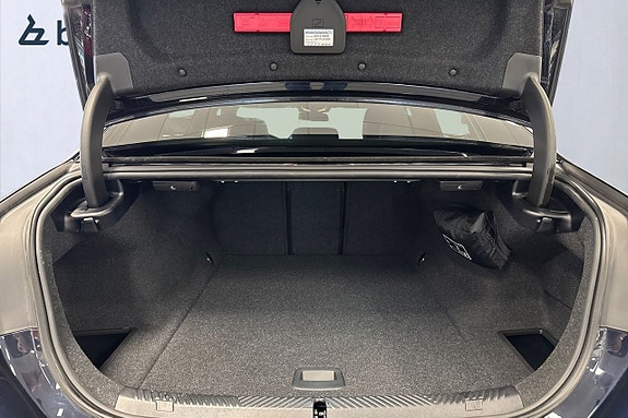 BMW i5 10 of 18
