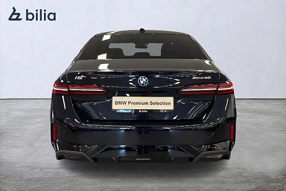 BMW i5 4 of 18