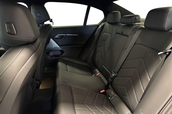 BMW i5 11 of 18