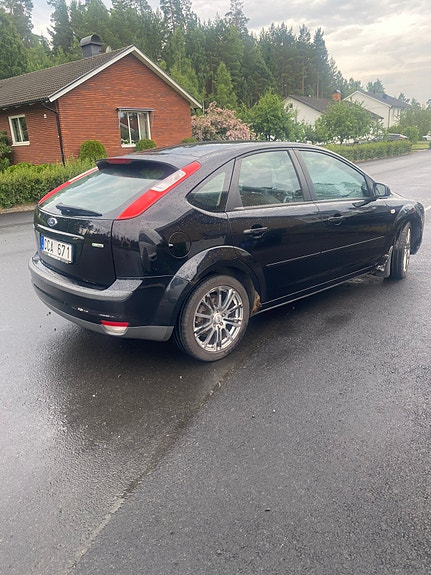 Ford Focus 2 of 5