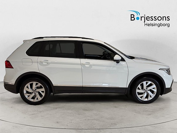 Volkswagen Tiguan 2 of 5
