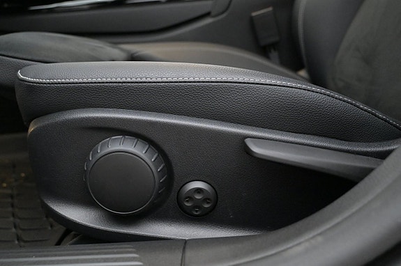 Mercedes-Benz CLA250 e 14 of 27