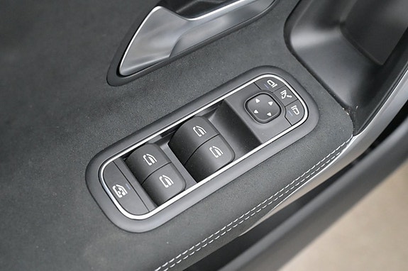 Mercedes-Benz CLA250 e 12 of 27