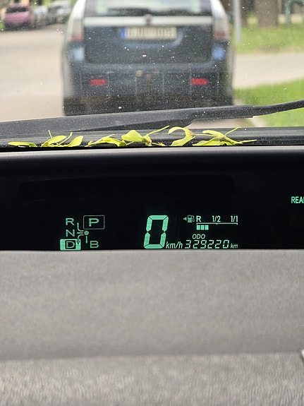 Toyota Prius 4 of 5