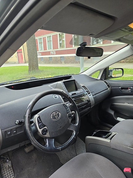 Toyota Prius 5 of 5
