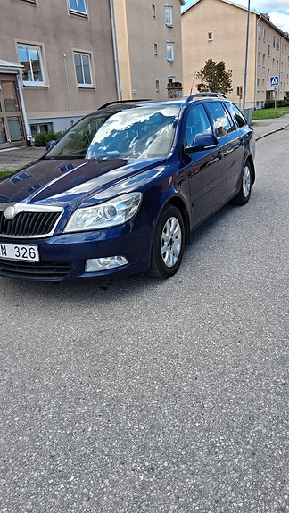 Skoda Octavia 2 of 5