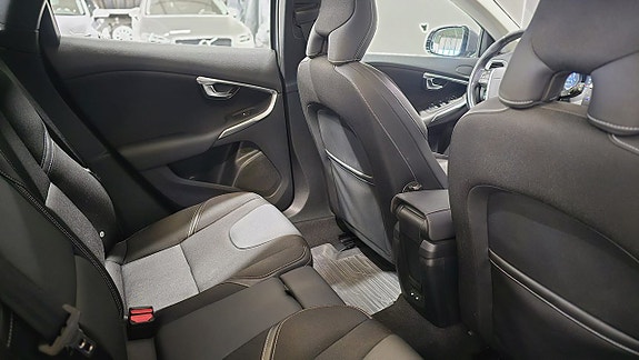 Volvo V40 14 of 27
