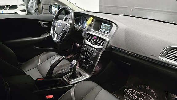 Volvo V40 10 of 27