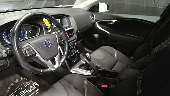 Volvo V40 8 of 27