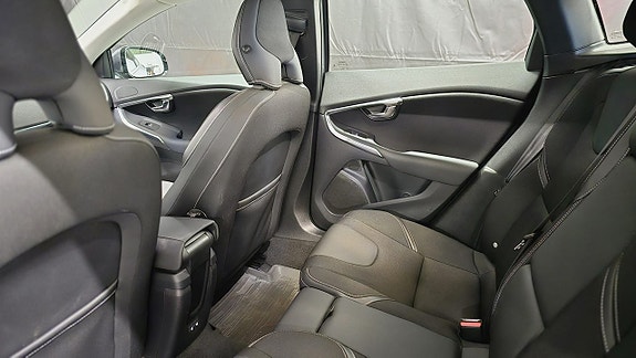 Volvo V40 11 of 27