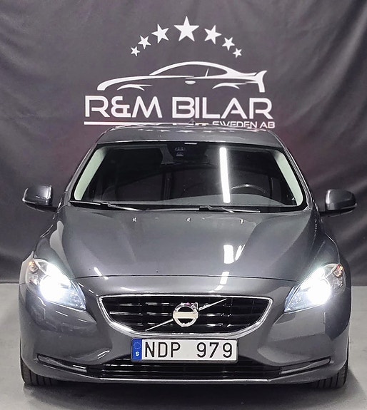 Volvo V40 2 of 5