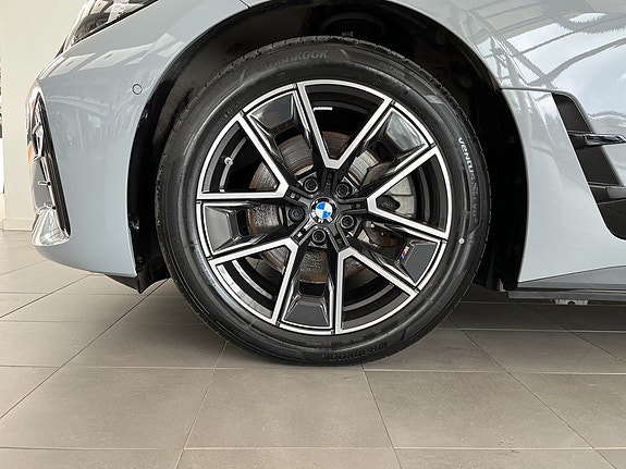 BMW i4 4 of 5